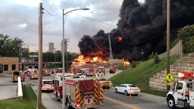 Kimyasal tesiste yangın: Binlerce kişi elektriksiz kaldı